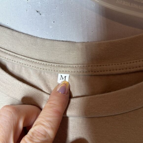 Taylor Swift 1989 Tan Short Sleeve T-shirt. Size Medium. - Picture 5 of 6